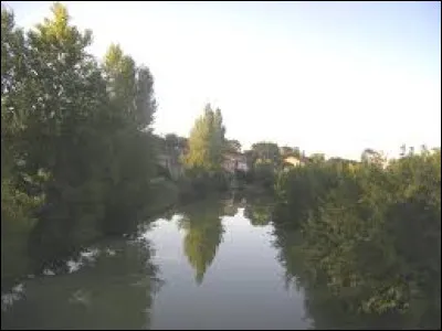 Quel est ce cours d'eau, de 135,7 km de longueur, qui prend sa source sur le plateau de Lannemezan, coule vers le nord pour se jeter dans la Garonne ?