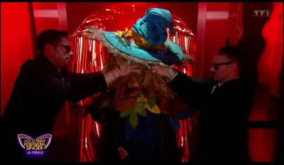 Deuxième éliminé de la soirée finale de ''Mask Singer'', qui était derrière le costume de l'Épouvantail et a été démasqué le samedi 22 juin 2024 ?