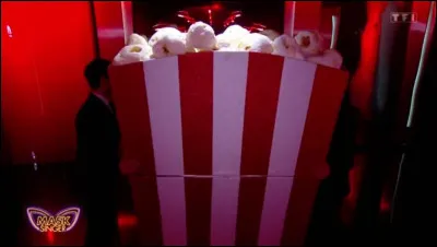 Qui était derrière le costume du Pop-corn et a été éliminé en deuxième le vendredi 3 mai 2024 ?