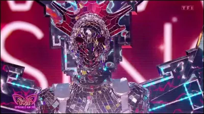 Qui était derrière le costume du Flocon et a été démasqué le vendredi 31 mai 2024 ?