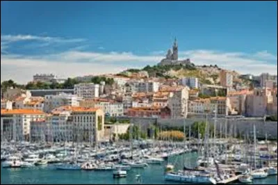 Quelle est la population municipale de Marseille ?