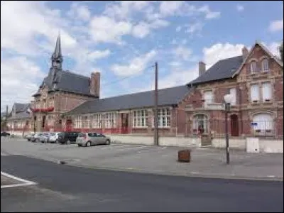 Je vous emmène maintenant à Flavy-le-Martel. Village Axonais, il se situe dans l'ex région ...