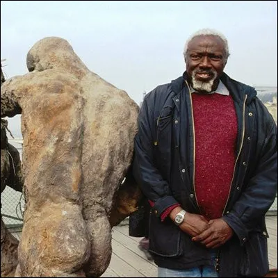 Quel pont de Paris, construit en 1804 par Louis-Alexandre de Cessart et reconstruit en 1984 par Louis Arretche, a accueilli en 1999 une exposition notable dOusmane Sow ?