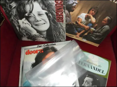 Encore une question au goût du jour, et au goût du thème : qui chantait "Souvenirs, souvenirs, je vous retrouve dans mon cur" ?