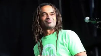 Dans quel sport s'est illustré le chanteur Yannick Noah ?