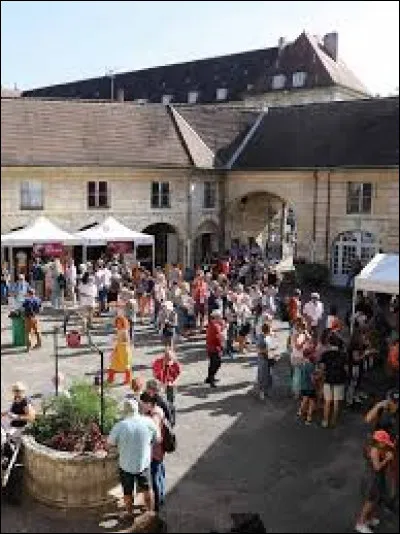 Combien le département du Jura compte-t-il d'habitants ?