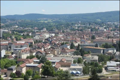 Quelle ville est le chef-lieu du département ?