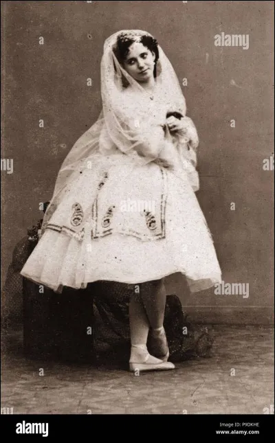 Qui a été la première danseuse à monter sur les pointes ?