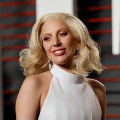 Lady Gaga, célèbre pour ses tubes et ses tenues excentriques est-elle encore en vie ?