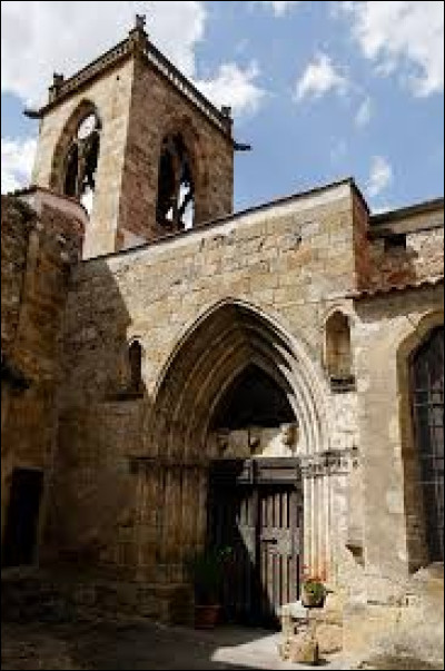Notre balade dominicale commence au pied de l'église Notre-Dame, à Authezat. Commune d'Auvergne-Rhône-Alpes, dans l'aire d'attraction Clermontoise, elle se situe dans le département ...