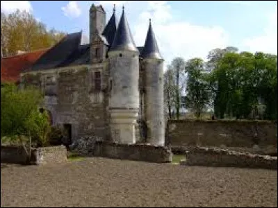 Nous sommes à l'entrée du château de Coussay. Village Viennois, il se situe dans l'ex région ...