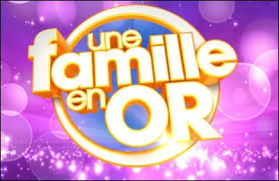 Qui présente le jeu télévisé "Une famille en or" depuis 2021 sur TF1 ?