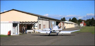 Quel avion d'Airbus s'est écrasé dans des arbres, à quelques mètres de l'aérodrome de Habsheim ?