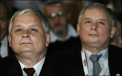 De 2006 à 2007, quel pays a été dirigé par les frères jumeaux Jaroslaw et Lech Kaczynski ?