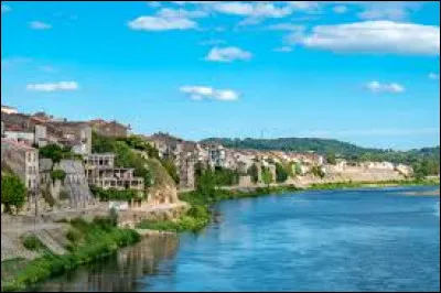 Quelle est cette ville de 9 300 habitants, située au centre du département, sur la rive droite de la Garonne ?