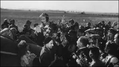 Quel cinéaste français réalise "Le ciel est à vous" en 1944 ?