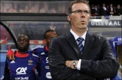 Quel joueur tait titulaire lors de ce match au poste d'arrire latral gauche ?