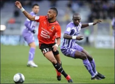 Quel ge a le milieu dfensif M'Vila, qui a demontr tout son talent dans cette rencontre ?