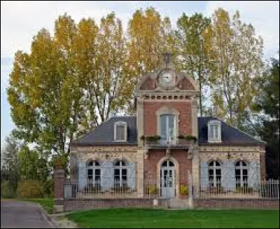 Je vous emmène maintenant à Courceroy. Village de l'arrondissement de Nogent-sur-Seine, il se situe en région ...