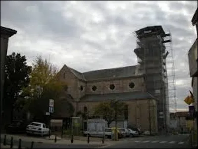 Nous partons dans les Mauges, au Longeron. Ancienne commune de l'arrondissement de Cholet, sur les bords de la Sèvre Nantaise, elle se situe dans le département ...