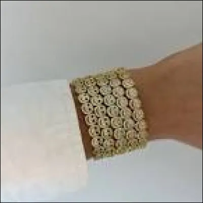 Est-ce que tu portes des bracelets ?