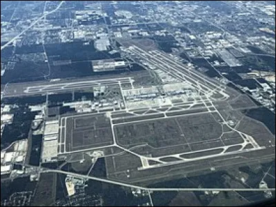 L'aéroport intercontinental George-Bush se situe à...