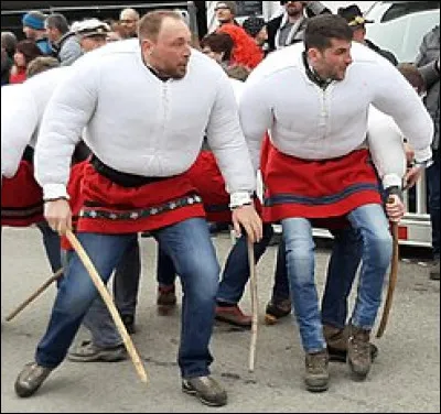 Le carnaval d'Axams se déroule le jeudi fou. Dans quel pays ?