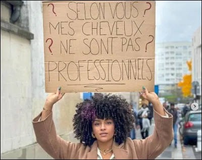 Quand est-ce que la proposition de loi visant à sanctionner les discriminations capillaires a-t-elle été adoptée par l'Assemblée nationale ?