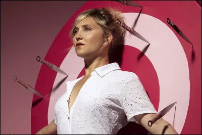 Comment s'appelle le one-woman-show que joue Bérangère Krief depuis 2022 ?