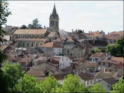 Quelle est cette petite ville de l'est du département, station thermale depuis l'époque romaine ?
