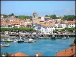 Cit d'armateurs fortuns et de corsaires mrites, elle est dote d'une baie superbe, un port de carte postale, le centre ville avec ses rues pitonnes aux maisons basques.