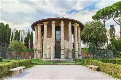 Dans quelle ville Italienne ''Le temple d'Hercule Olivarius'' est-il situé ?