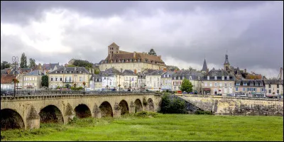 Quelle est cette ville, situ&eacute;e &agrave; l'extr&ecirc;me sud du d&eacute;partement, 3e centre urbain avec 5 000 habitants ?