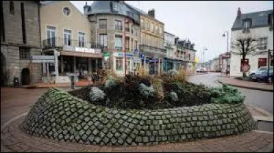 Quelle est cette autre petite sous-pr&eacute;fecture d'&agrave;-peine 2 000 habitants, situ&eacute;e &agrave; 600 m&egrave;tres d'altitude dans les collines du Morvan, dans l'est du d&eacute;partement ?