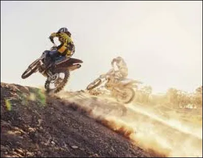 Le moto-cross se déroule sur :
