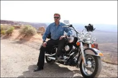 Quelle route mythique des États-Unis Johnny Hallyday a-t-il parcouru à moto ?
