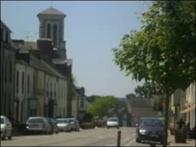 Nous traversons la rue Onffroy de la Rosière, à Sixt-sur-Aff. Ville de l'agglomération Redonnaise, en Bretagne, elle se situe dans le département ...
