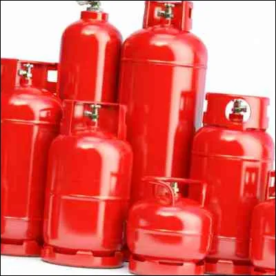 Quel hydrocarbure de formule C4H10 est utilisé comme combustible à usage domestique ?