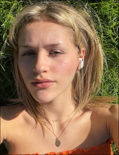 Quelle chanson Lou Jean chante-t-elle parmi celles-ci ?