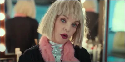 Cette comédie avec Dombasle est...