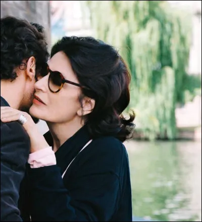 Cette comédie avec Aimée est...