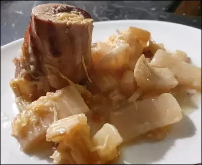 Quel est le nom complet de ce plat de la région lyonnaise : ''Les cardons à...''