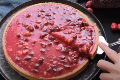 Que met-on dans cette tarte pour qu'elle soit lyonnaise ?