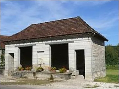 Village Haut-Saônois, Pennesières se situe en région ...