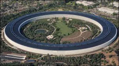 Près de quelle ville se trouve la célèbre Silicon Valley ?