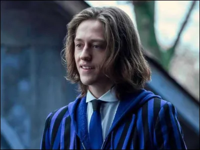 Un certain Xavier Thorpe vient te voir et te propose de te faire visiter l'école. Comment réagis-tu ?