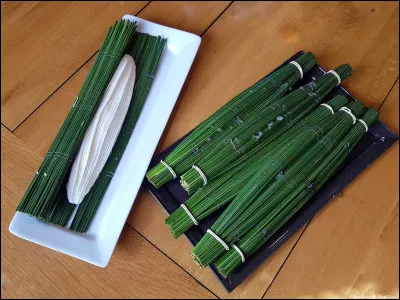 De Charente j'ai apporté à mes amis lyonnais cette spécialité, "la jonchée", du côté de Brouage (une bourgade en bout de marais.) C'est composé de...