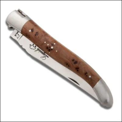 En séjour en Auvergne à Laguiole, on m'a servi à dîner une terrine poêlée salée/sucrée composée de pruneaux, de côtes de blettes et de porc. À votre avis, j'ai dîné avec quelle spécialité ?