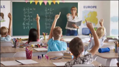 Tu as oublié de faire ton devoir en grammaire et ta professeure, madame Eugénie, te donne une retenue. Quelle est ta réaction ?