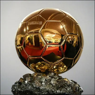 De quelle couleur est le ballon ?